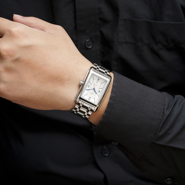 Longines tank là gì? Khám phá đồng hồ Longines mặt chữ nhật thanh lịch
